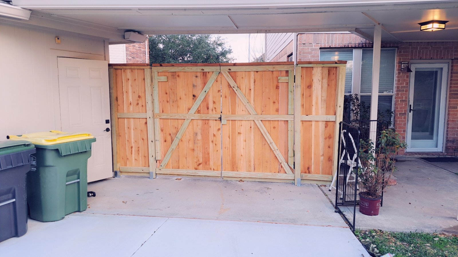 Cedar Double Drive-Through Gate in Pearland, TX